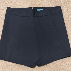 J. McLaughlin Black Skort